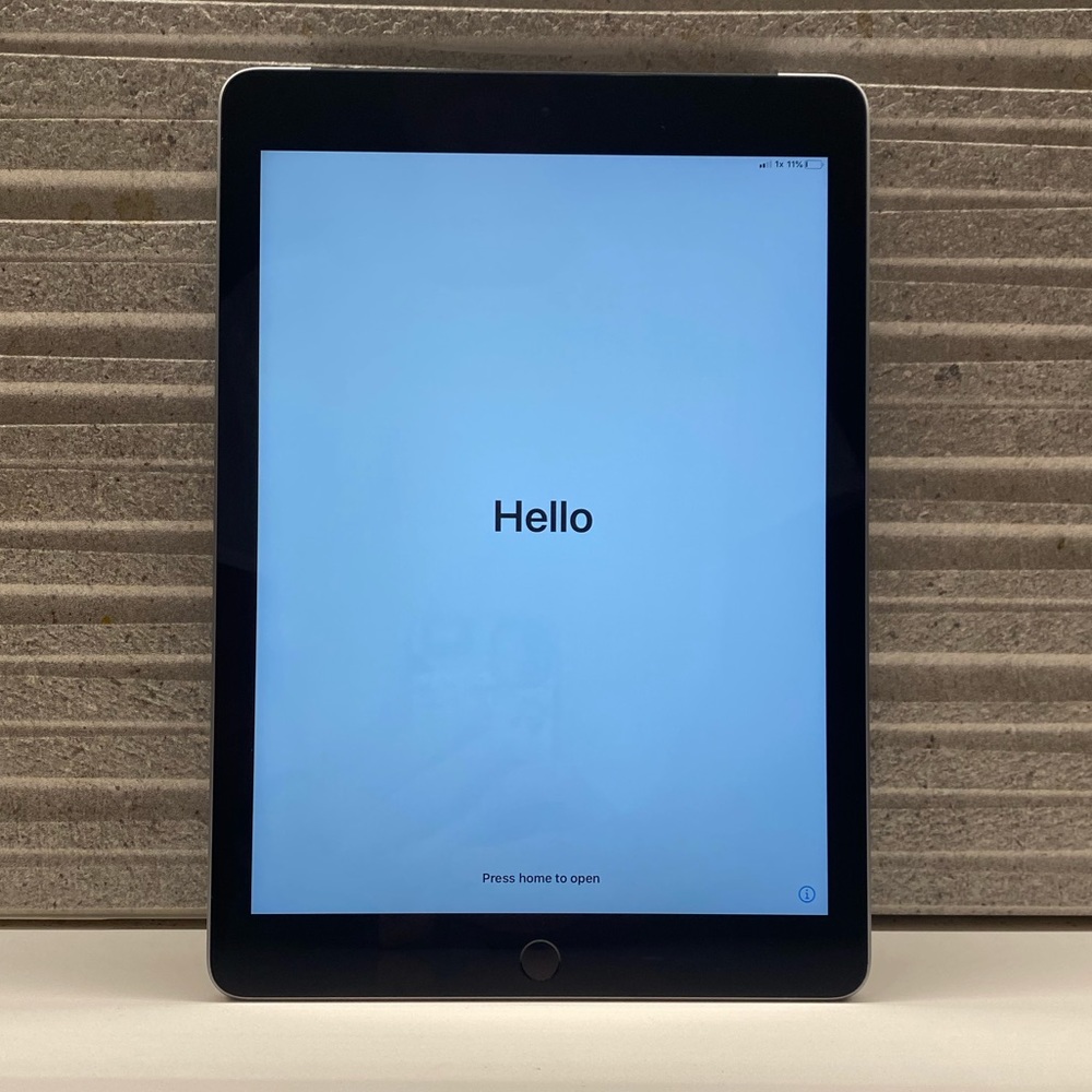 iPad 6th Generation WiFi + Cellular 32GB